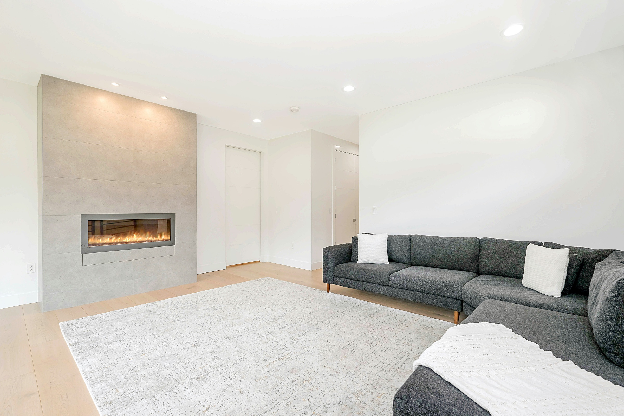 Inbouw bioethanol haard in een Scandinavisch interieur